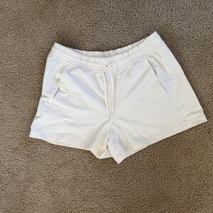 Seasoft Mid rise 4” Athleta women’s shorts size large
